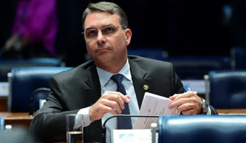 Flávio destaca Comissão de Segurança na campanha, mas faltou a 72% das sessões