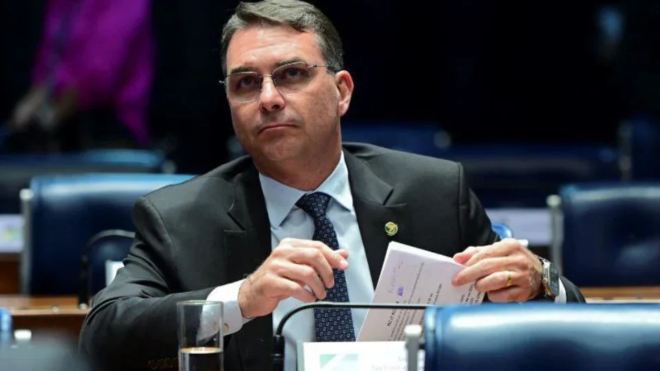 Flávio destaca Comissão de Segurança na campanha, mas faltou a 72% das sessões