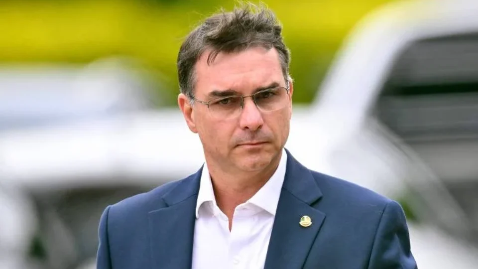 Senado banca segurança de Flávio Bolsonaro na campanha, mas mantém gastos sob sigilo