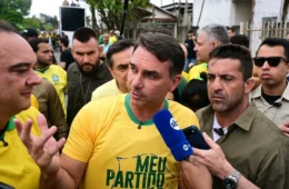 Flávio Bolsonaro aciona TSE contra Lula por suposto uso da máquina pública em campanha