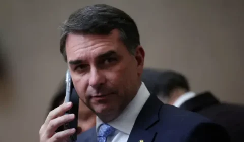 Flávio Bolsonaro viajou dos EUA ao Brasil em jato ligado a Vorcaro usado depois por Moraes