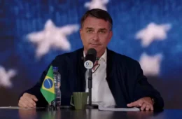 Flávio Bolsonaro reage a fake news sobre Nossa Senhora Aparecida após GloboNews corrigir informação
