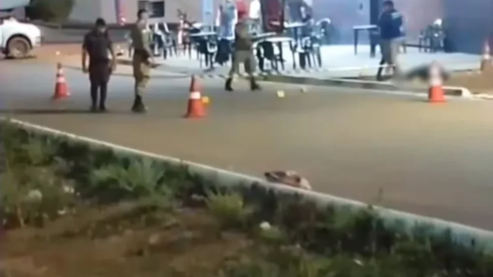 Homens em motocicleta matam empresário a tiros dentro de estabelecimento no Tocantins