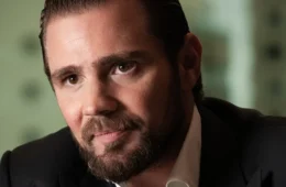 Mensagens indicam que Vorcaro pediu sigilo sobre possível jantar com Jair e Flávio Bolsonaro