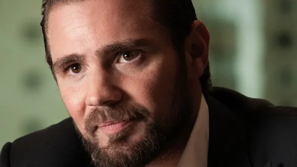 Mensagens indicam que Vorcaro pediu sigilo sobre possível jantar com Jair e Flávio Bolsonaro