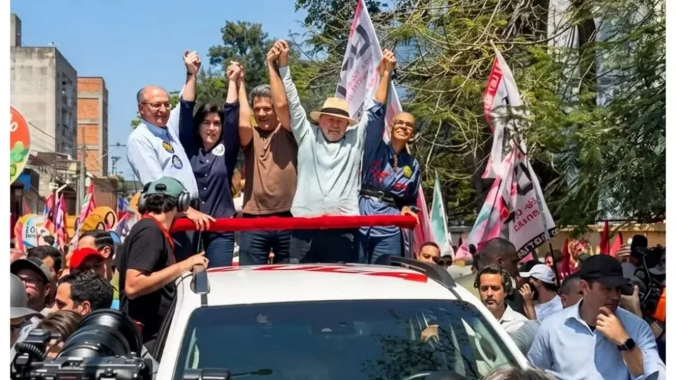 Lula e Haddad fazem carreata na Zona Leste de São Paulo a uma semana da eleição
