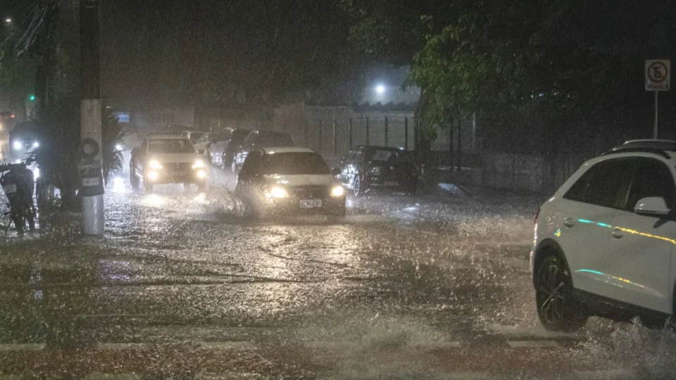 Chuva forte deixa cidades do interior de SP sem energia após temporal
