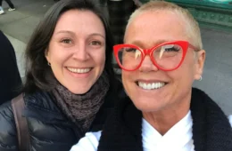 De Nova York a Curitiba: fã tatua nave da Xuxa e volta à cidade para último show