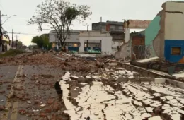Tempestade derruba prédio, causa estragos e deixa mais de 930 mil pontos sem luz no RS