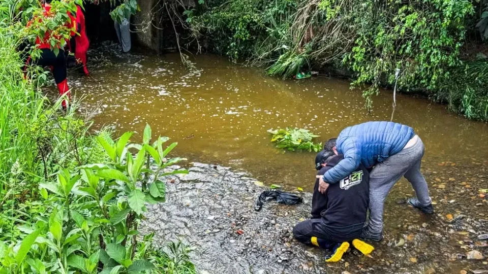 Foto registrada antes de enchente ajuda nas buscas por pai no RS
