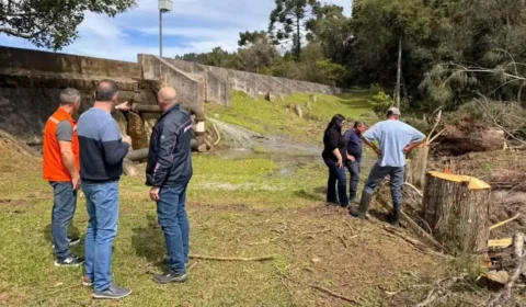 Barragem no RS tem risco de colapso iminente e moradores são retirados de áreas próximas