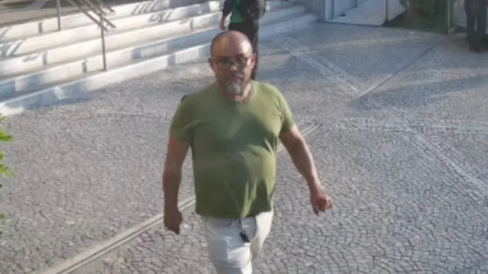 Comerciante se esconde por três dias após reconhecimento facial apontá-lo como suspeito em Manaus