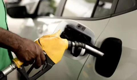 Lula assina decreto que reduz tributos da gasolina e cria novo subsídio para o diesel