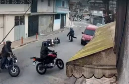 Câmera flagra GCM sendo cercado e morto durante tentativa de assalto em Diadema