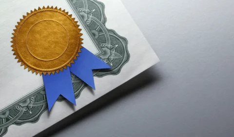 Diploma obtido no exterior vale no Brasil? Veja como fazer a revalidação