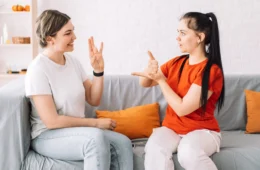 Plataforma Enem Libras é atualizada com provas anteriores e materiais para estudantes surdos