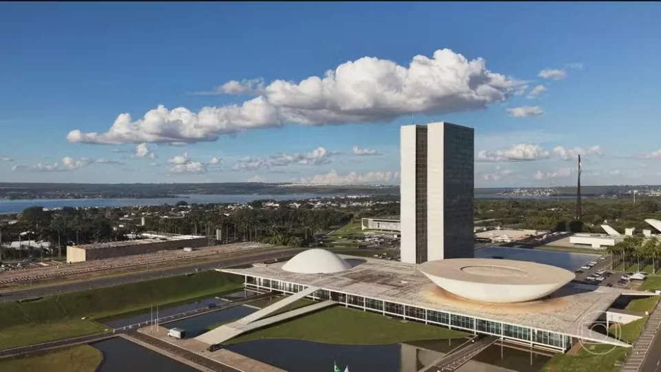 Concursos públicos de 2026 têm milhares de vagas e salários que chegam a R$ 37 mil