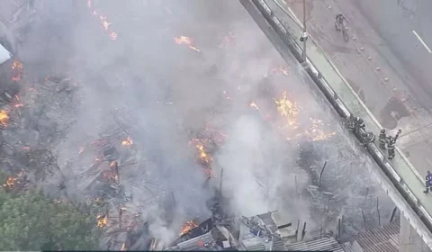 Incêndio atinge comunidade na Penha e deixa uma pessoa morta em São Paulo