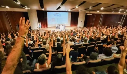 Professores de escolas particulares de BH e região decidem suspender greve