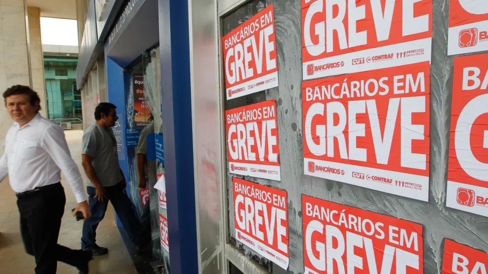 Greve da Caixa continua por tempo indeterminado veja o que funciona para os clientes