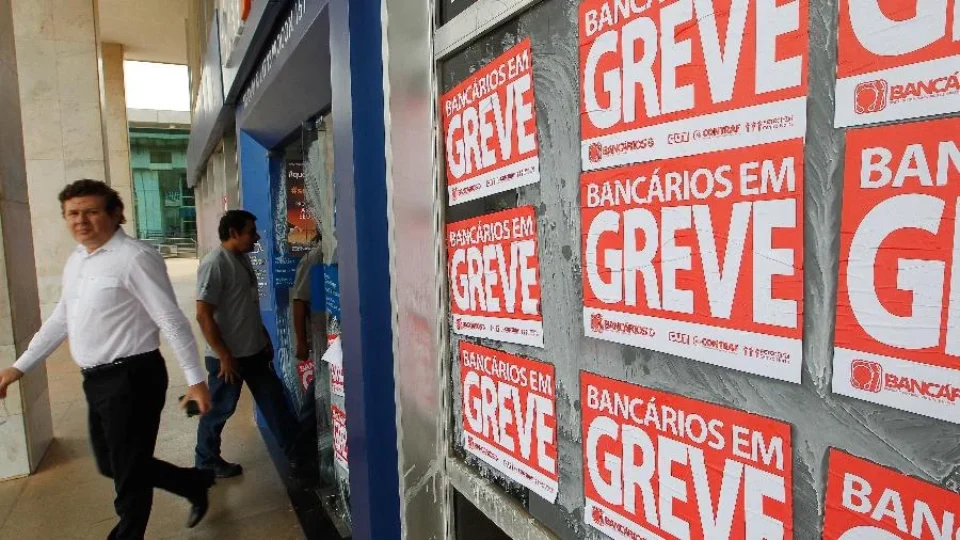 Greve da Caixa pode terminar nesta segunda; funcionários votam nova proposta