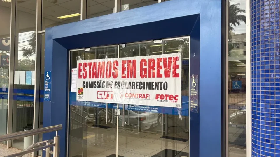 Bancários da Caixa recusam acordo e mantêm greve por tempo indeterminado