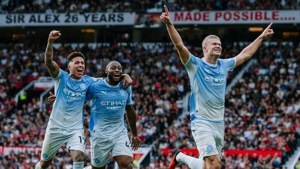 Manchester City abre 2 a 0 contra o Norwich pela Copa da Liga Inglesa