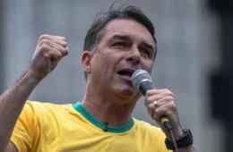 TSE abre investigação sobre suposta rede de collabs para promover Flávio Bolsonaro no Instagram