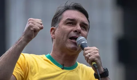 TSE abre investigação sobre suposta rede de collabs para promover Flávio Bolsonaro no Instagram