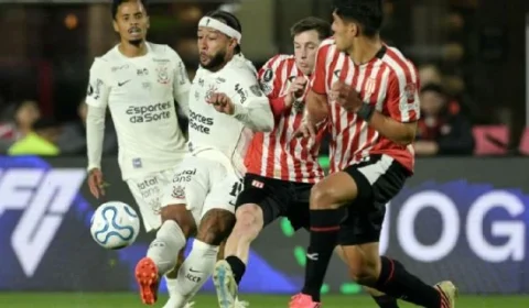 Corinthians busca empate com Estudiantes e decide vaga na semifinal em casa