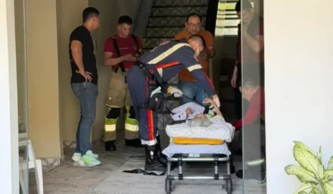 Idosa de 93 anos pesando cerca de 20 quilos é resgatada de casa insalubre em Manaus