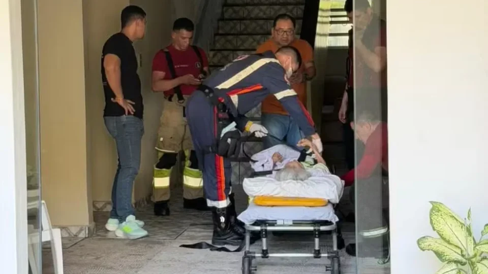 Idosa de 93 anos pesando cerca de 20 quilos é resgatada de casa insalubre em Manaus