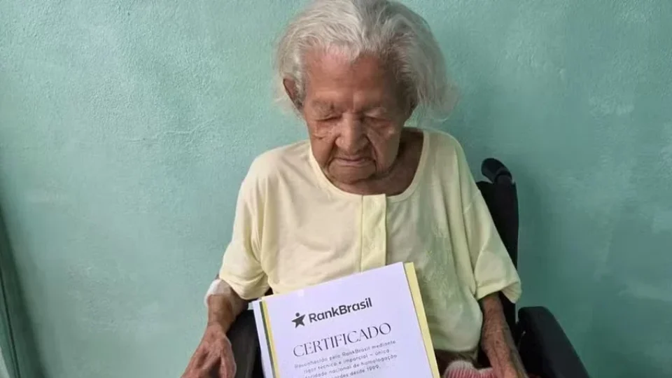 Aos 121 anos, moradora do Rio é reconhecida como a mulher mais velha do Brasil