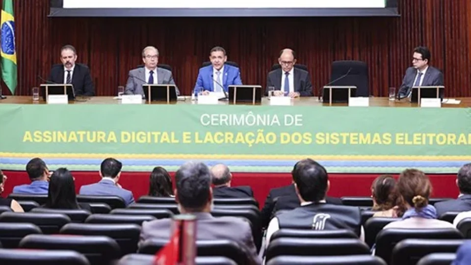 TSE assina digitalmente e lacra sistemas que serão usados nas Eleições 2026