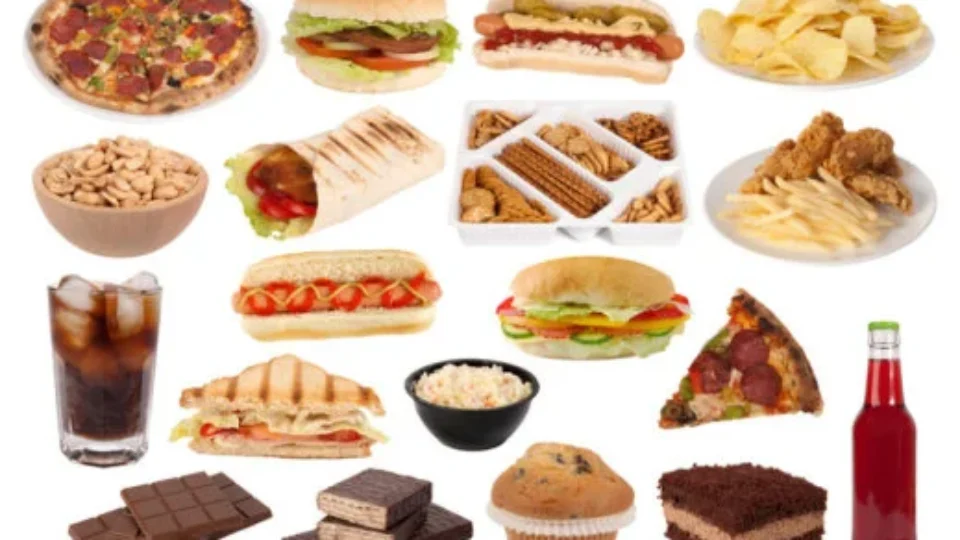 É possível comer ultraprocessados e continuar saudável? Entenda o que pesa na dieta