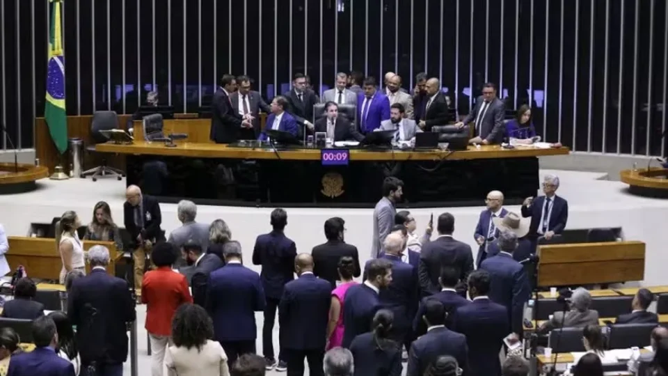 Câmara avança com projeto que prevê aposentadoria especial para vigilantes