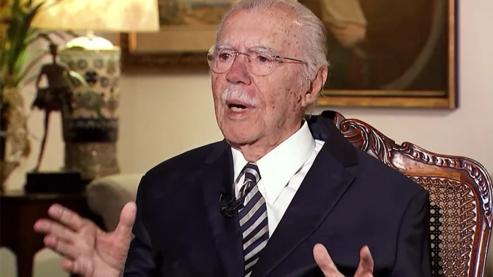 José Sarney é internado novamente em São Paulo para tratar pneumonia bacteriana