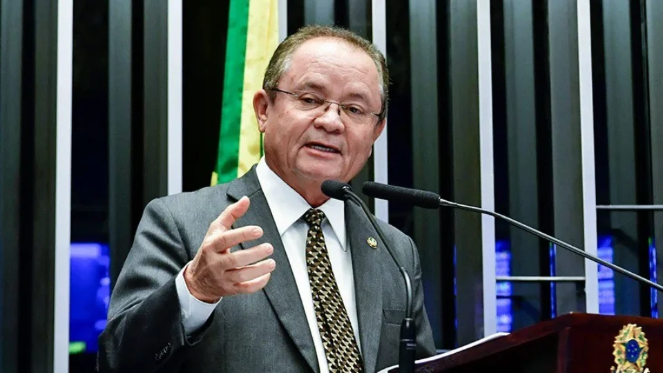 Após problema em viagem aérea, equipe de Zequinha Marinho nega desaparecimento do senador