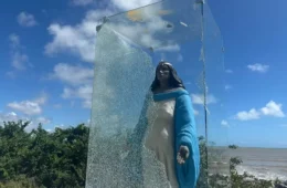 Suspeita de vandalizar estátua de Iemanjá em João Pessoa é identificada