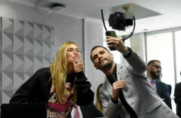 Cleitinho diz se arrepender de foto com Virgínia durante CPI das Bets: “Não era o momento”