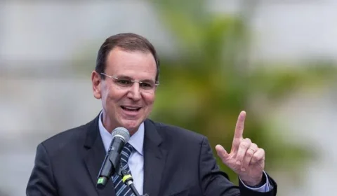 Paes abre 23 pontos sobre Ruas e lidera disputa pelo governo do Rio, diz pesquisa