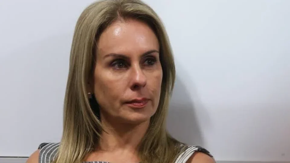 Contrato previa defesa do Banco Master pela mulher de Moraes na PF