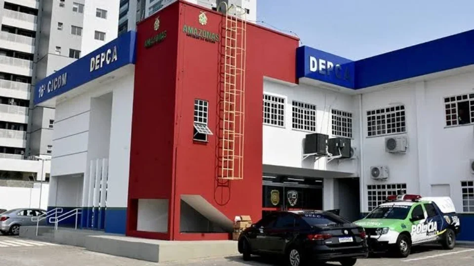 Homem de 22 anos é preso suspeito de produzir e armazenar pornografia infantil em Manaus