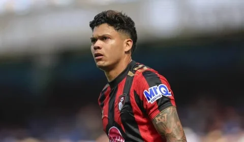 Com gol de Rayan, Bournemouth goleia o Lincoln City e avança na Copa da Liga