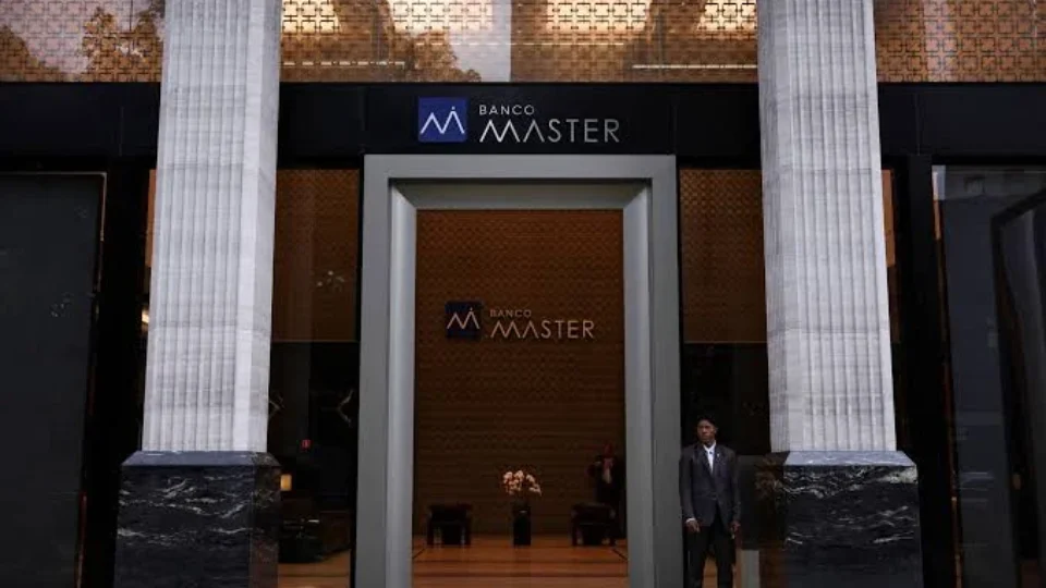 Banco Master usou empresa de R$ 100 para simular R$ 7,15 bilhões em consignados, aponta PF