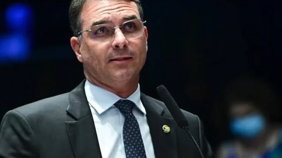 Crise no STF vira “ganha-ganha” para Flávio Bolsonaro, avaliam aliados