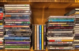 CD volta ao radar dos fãs, mas falta de produção limita nova onda da mídia física no Brasil