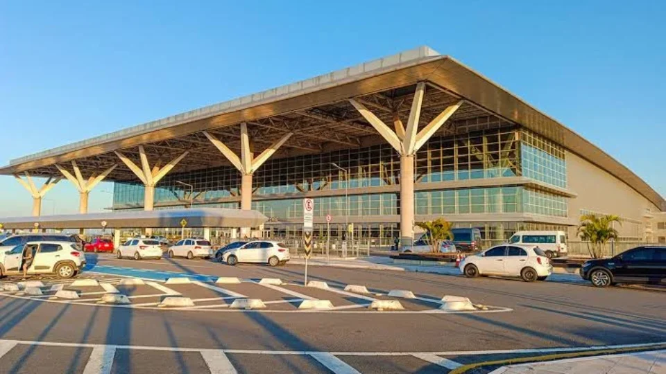 Falha de energia trava embarques e provoca atrasos em voos no Aeroporto de Viracopos
