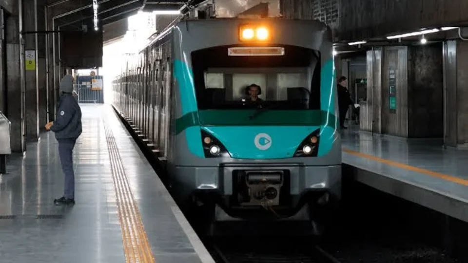 Risco de deslizamento altera operação da Linha 9-Esmeralda nesta quarta-feira