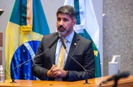 TRE-DF aceita denúncia contra deputado Roosevelt por crimes eleitorais